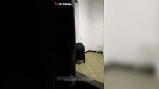 الراجل العجوز جايب واحده قد بنته وبيزنقها عالحيط ويرفع شرمها سكس   موقع موزة متناكة   لها الهدوم وبيحك زوبره في كسها علشان يوقف وهي هاجت عليه اوي وبتبوسه في شفايفها اوي