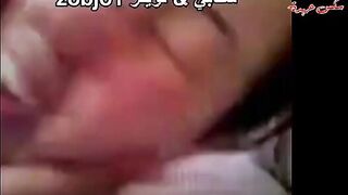 البنت الشرموطه نايمه علي جنبها تعبت من كتر النيك فيها من الصبح مش قادره وبيجي علي غفله يدخل سكس مترجم  المتناك ال كان معاها زوبره من ورا ويكمل نيك وهي مخبيه في وشها وبتصرخ اوي وبتبكي من الوجع