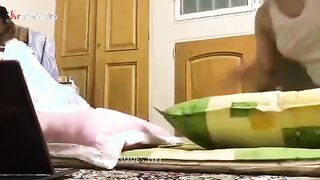 عروسه جديده يوم الصباحيه بتتباس من جوزها بشايفعا لحد ميقطع شفايفها  فيلم سكس   موقع موزة متناكة  بوس ونزل يلحس في كسها بلسانه ويدخل لسانه جوه كسها وهي هايجه مووت