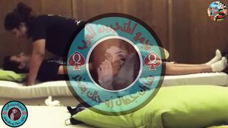 الشرموطه مع صاحبتها عالسرير نايسمه فوق منها وبتبوس اوي في شفايفها وبلتلعب في كسها بتبعبصها  سكس مترجم اوي والبنت سايحه اوي معاها
