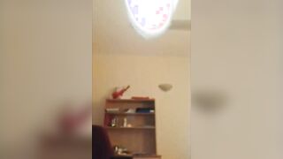 البنت في الصاله واقفه بتقلع لبسها كله وترميه عالارض وعشيقها واقف جنبها بيتفرج علي جسمها وبيسخن في زوبره ال هيركبها  سكس مترجم وبيلعب فيه اوي بيديه