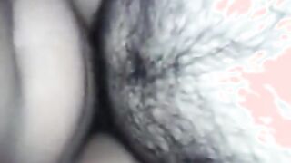 الموزه المتناكه قالعه هدومها كلها وبيجي الخول بتاعها بينيك في كسها وبيدخل ويطلع فيه وهي مبسوطه معاه ومكيفها سكس