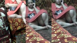 الشرموطه زهقت من قصص سكس النوم عالسرير ونزلت عالارض وبتقول جوزها تعال نجرب نيك عالارض وبتحسس فيه اوي وبتسخنه علشان الكلب يقوم يركبها