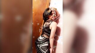 الشرموطه اروي بتشوف جمال جسمها وهي مطلعه صدرها لبره وبتبوس قصص سكس  اوي في بزازها هي ومسكاهم بيديها الاتنين وجسمها ال متقسم