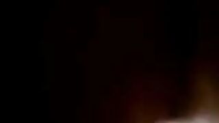 الشرموطه قالعه هدومها كلها ونايمه عالسرير علي ضهرها مستنيه حبيبها يطلع من الحمام يركبها وبيطلع ينيك فيها  سكس مصري اوي وبتبق ليله للصبح نيك