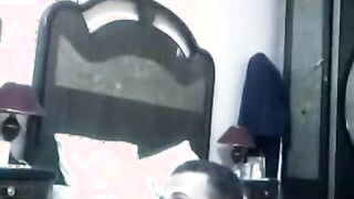 المتناكه علي سرير عشيقها قالعه وهو راكب فوقيها بيبوص وبيحضن فيها بيشيلها ويوقفها ويحضنها هي وواقفه ومدخل زوبره في كسها وبينيك فيها  سكس مصري هو وواقف وبيضانه بتخبط في طيزها