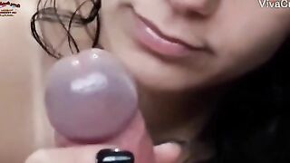 المتناكه ماسكه زوبر سكس مصري تويتر الخول صاحبها وبتمشيه علي شفايفها وتطلع لسانه بتلحس فيه اوي وترضعه في بوقها كله مدخلاه