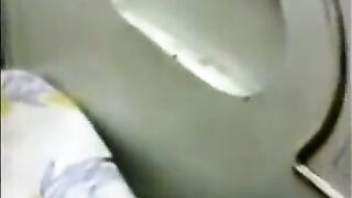 البنت الشرموطه عالسرير قاعده مستنيه راجلها الفحل ينيكها وبتتكلم  سكس مصري جامد معاه وهو بيقلع هدومه كلها بيستعد للنوم معاها