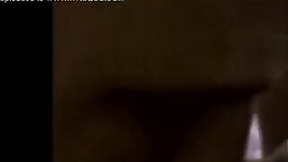 البنت الشرموطه عالسرير قاعده مستنيه راجلها الفحل ينيكها وبتتكلم  سكس مصري جامد معاه وهو بيقلع هدومه كلها بيستعد للنوم معاها