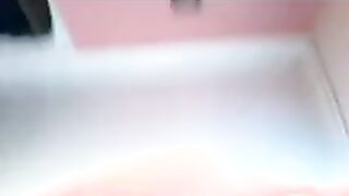 البنت نايمه  سكس نار عالارض بتلعب في كسها بزوبر صناعي اسود بينيك فيها وهي متكيفه اوي وبتطلع وتدخل فيها بكسها