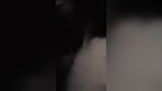 المتناكه واقفه بتقلع هدومها سكس نار  كلها وبتلعب في بزازها وحبيبها بيدخل عليها بزوبره بتمسكهوله هو وواقفف جنبها تلعب له فيه بيديها