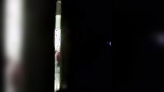 الراجل قالع هدومه هو والشرموطه ال معاها وواقفين حاضنين بعض وبيدخل زوبره في كسها سكس هندي  هي وواقفه بتتوجع وتصضرخ وبتقول ااه بس متكيفه معاه اوي