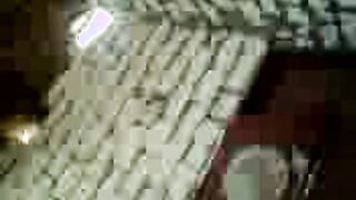البنت في بيت مهجور مع جارها فارشين ملايه عالارض وبيحضونو بعض اوي سكس هندي  وبيبوس فيها في بوقها جامد وزوبره بيحك في كسها هي ولابسه القميص