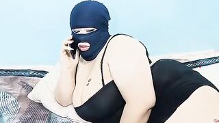 الست المتناكه كبيره في السن بترن علي عشيقها بتقوله يلا مستنياك  سكس هندي بالقميص الاسود ال بتحبه وبتلعب في كسها بتسخنه هو وجي في الطريق