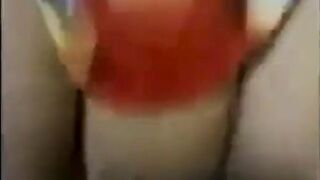ماما المتناكه بتحب النيك اوي قاعده بالصاله بالكاش ميوه بتاعها وكل شويه تقلعه من الحر وتلزق سكس هندي  فيا انا ابنها الصغير وتحسس علي زوبري انا وقاعد