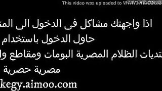 الموطفه الشرموطه في المكتب بتقلع بنطلونها وتطلع علي تربيظه المكتب بتدخل صباعها في كسها كله  سكس هندي وشغاله فيه لعب وبعبصه