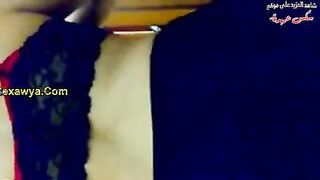 البنت الشرموطه ماشيه بالشقه بتتمختر وتهز في جسمها وطيازها  مقطع سكس وترعشها هي وماشيه بتعمل حركتات سكسيه علشان تهيج وتولع الجو