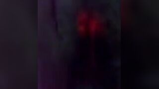 البنت قالعه هومها يتتناك من حبيبها نيك  ولم خلص منها نيك بيهزر معاها وبيصورها وهي بتشد منه التلفون وبيلعبو مع بعض