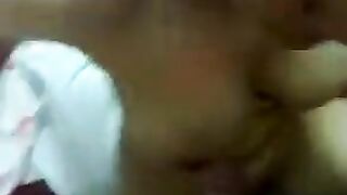 البنت قالعه هومها يتتناك من حبيبها نيك  ولم خلص منها نيك بيهزر معاها وبيصورها وهي بتشد منه التلفون وبيلعبو مع بعض