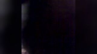 البنت الشرموطه بتقابل عشيقها في الضلمه وبيطلع زوبره ليها تمص  نيك فيه اوي وتلعبله في بيضانه الكبيره وهو متكيف اوي وزوبره بيوقف عليها