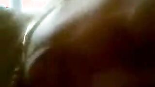 البنت المتناكه نايمه فوق حبيبها وبتتناك منه وهو بيرضع في صدرها وبيشد حلمه  نيك بزها باسنانه لبره وشعرها الطويل جي علي وشه مغطيه