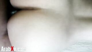 الراجل مفلقس porno  طيز بنت المتناكه وبيدخل زوبره الكبير في طيزها بينيك فيها وبيطلعه شويه يدخله في كسها وشغال رزع فيه