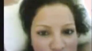 الشرموطه واقفه عالشباك من porno  غير هدوم وبتشاور لابن الجيران ال ماشيه معاه بيطلعلها وبينام معاها وبينيك في كسها