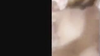 جوزي مش راحمني النهاره خالص مفلقس طيزي عالسرير وشغال في كسي نيك اوي فيه وهو بيشد في شعري الاصفر  مقطع سكس والجيران بره كلهم سامعين صراخي