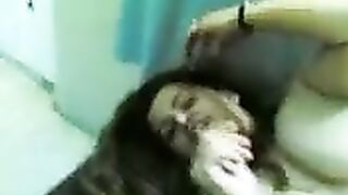 اللبوه حامل وشايله من صاحبها نايمه عالكنبه ملط وشغاله لعب  porn في كسها وبعبصه فيه لغايه منزلت اللبن بتاعها وريحت كسها