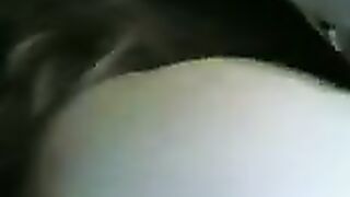 اللبوه حامل وشايله من صاحبها نايمه عالكنبه ملط وشغاله لعب  porn في كسها وبعبصه فيه لغايه منزلت اللبن بتاعها وريحت كسها