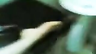 اللبوه حامل وشايله من صاحبها نايمه عالكنبه ملط وشغاله لعب  porn في كسها وبعبصه فيه لغايه منزلت اللبن بتاعها وريحت كسها
