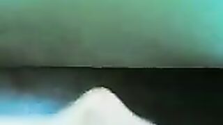 اللبوه حامل وشايله من صاحبها نايمه عالكنبه ملط وشغاله لعب  porn في كسها وبعبصه فيه لغايه منزلت اللبن بتاعها وريحت كسها