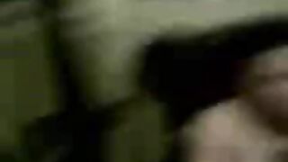 الراجل بيداعب مراته عالسرير وبيبوس في شفايفها اوي وهو xnxx  حاضنها بينومها عالسرير وبينيك في كسها  وهي بتبكي اوي ووشها كله دموع زوبره بيوجعها هوفيها