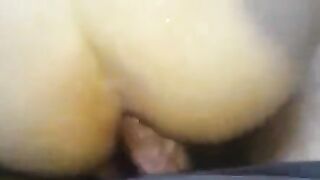 الراجل بينيك في طيز مراته وهو بيطلع زوبره  xnxx من طيزها كله لبن من ال نزله في خرمها وبيرجع يدخله من تان وهو مزفلط