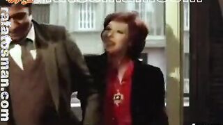 الممثله القديره في بدايتها للانحراف والشرمطه وهي في حضن xnxx  عشيقها الممثل بتفضل تقرب وتحسس منه وعايزه كل شويه تفرهت زوبره وتنام معاه