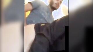 الراجل مفلقس حبيبته هي وواقفه وميل جسمها عالتربيظه وبيدخل زوبره في خرم طيزها  xnxx براحه اوي وهو رافعلها العبايه
