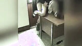 الطالبه في المدرسه بتغري المدرس بتاعها وراحتله قرب المكتب بتاعه بتتكلم معاه وتهيجه  سكس تويتر وتلزق فيه اوي وهو زوبره وقف علي جسمها وكلامها وشغاله تحسس علي زوبره وتمسكهوله من تحت البنطلون
