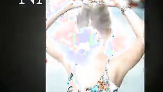 الام الشرموطه كسها بياكلها علي زوبر ابنها الصغير في سن المراهقه بتغريه بلبسها وتدخله الاوضه وبتطلع زوبره   xxnx بيديها وتقوله نيكني بكسي هنا وبتعلمه ازاي يدخله في خرم كسها