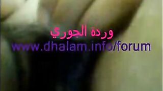 اللبوه ام كس مشعر بتلعب في كسها بصباعها الكبير  xxx وتبعبص نفسها اوي بتضرب سبعه ونص علشان تجيبهم وتنزلهم علي ايدها