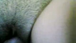 البنت الشرموطه طالعه علي زوبر حبيبها ودخلاه في كسها وتطلع وتنزل عليه مدياله ضهرها  xxx وهي طيزها فاطه علي وشه بيمسكها يشم فيها ويضربها عليها