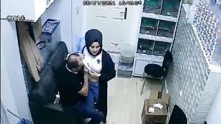 البنت في المحل بتقابل الخول بتاعها وبتطلعله فرده صدرها السمين وماسك  موقع سكس فيها بيديه بيرضع فيها اوي وبيقولها خلي بزك يحنلي وينزل لبن