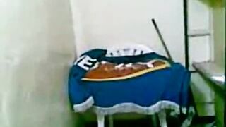 الواد قاعد عالتربيظه والبنت تحته بترضع في زوبره وهو بيقولها زوبره النهارده هيفشخ بوقك xnxx xxnxx مصري  وينيكه بسس وبينزل عشرته جوه بوقه وبتبلع فيهم