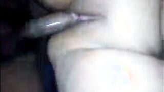 الرالجل نايم عالسرير من غير لبس وحبيبته بتمص في زوبره وهي فوقيه وهو بيلعب في شعرها وبيحسس علي بزازها وبيتفرج  xnxx xxnxx مصري علي زوبره وهو داخل وطالع في بوقها