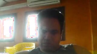 البنت الشرموطه بتنادي علي جوزها وهي نيمه عالارض وبتقعده جنبها تحسس عليه لغتيه مقلع ملط وبينيك  سكس تويتر في كسها هي ونايمه علي  ضهرها وفاتح رجليها وفاشخهالها
