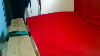 الواد الفحل نايم عالكنبه الحمرا ومطلع زوبره وحبيبته راكبه فوقيه وبتحسس  سكس تويتر علي زوبره وتحك كسها فيه اوي وبتبوسه في بوقه