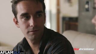 الراجل جاتله صاحبته الشرموطه البيت وتقلع هدومها free porn قدامه وهو بيتفرج عليهتا هيجان وتتحرك عليه تقلعه هدومه كلها وبتبوس فيه اوي