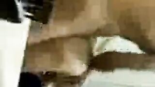 الراجل داخل علي مراته الحمام بيكمل نيك فيها وبتمص في sex movie زوبرعه الكبير وتلحس فيه اوي بحرقه وبيكمل نيك في بوقها وبينزل عشرته في بوقها تشربهم