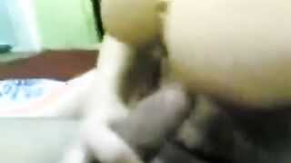 البنت ماسكه زوبر حبيبها بتلعب فيه بيديها الاتنين  www xnxx com وبتمسكه تمشيه وسط صدرها الكبير وتحشره وسطهم وشغاله تضرب بزوبره علي بزازها
