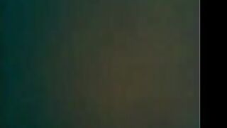 الشرموطه ام حجاب ماسكه زوبر صاحبها وهي لابسه الحجاب بتاعها وبتدخله كله في بوقها بيديها للاخر وبتطلع فيه وزوبره  بورنو كانه بينيك في بةوقها وبيفشخلها فيه