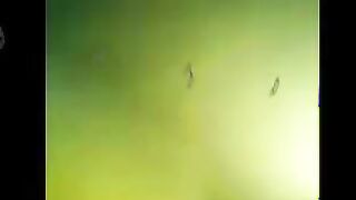 الشرموطه ام حجاب ماسكه زوبر صاحبها وهي لابسه الحجاب بتاعها وبتدخله كله في بوقها بيديها للاخر وبتطلع فيه وزوبره  بورنو كانه بينيك في بةوقها وبيفشخلها فيه